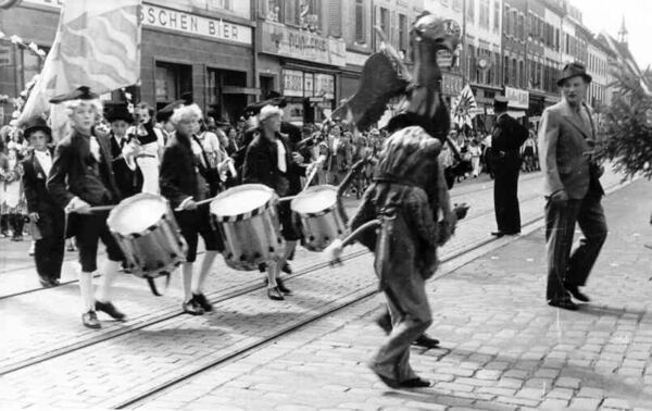 Kleines Spiel in der Clarastrasse, 1941