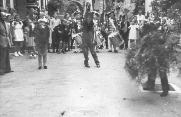 Kleines Spiel im Waisenhaus, 1943