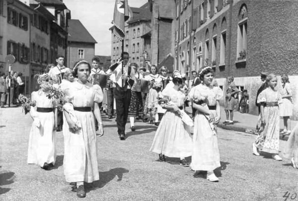 Handharmonikaclub mit Ehrendamen, 1945
